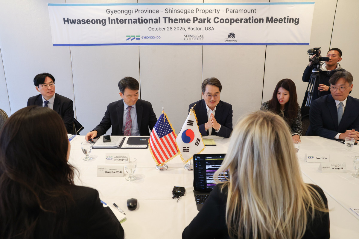 ▲김동연 경기도지사가 화성 국제테마파크 조성 본격화를 위해 관계자들과 회담을 하고 있다. (경기도)