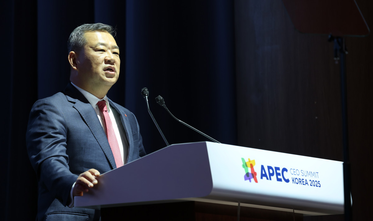 ▲김상현 롯데 유통군 총괄대표 부회장이 29일 경주 예술의 전당에서 열린 ‘APEC CEO 서밋’에서 발표를 하고 있다. (사진제공=대한상공회의소)