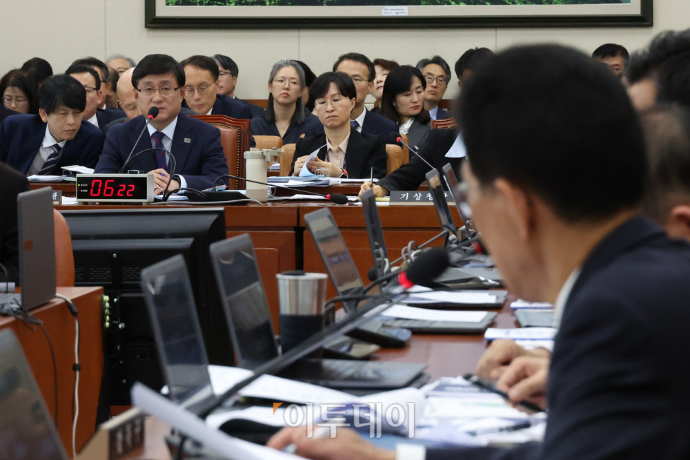 ▲김성환 기후에너지환경부 장관이 29일 서울 여의도 국회 기후에너지환경노동위원회에서 열린 종합감사에서 의원 질의에 답하고 있다. 고이란 기자 photoeran@