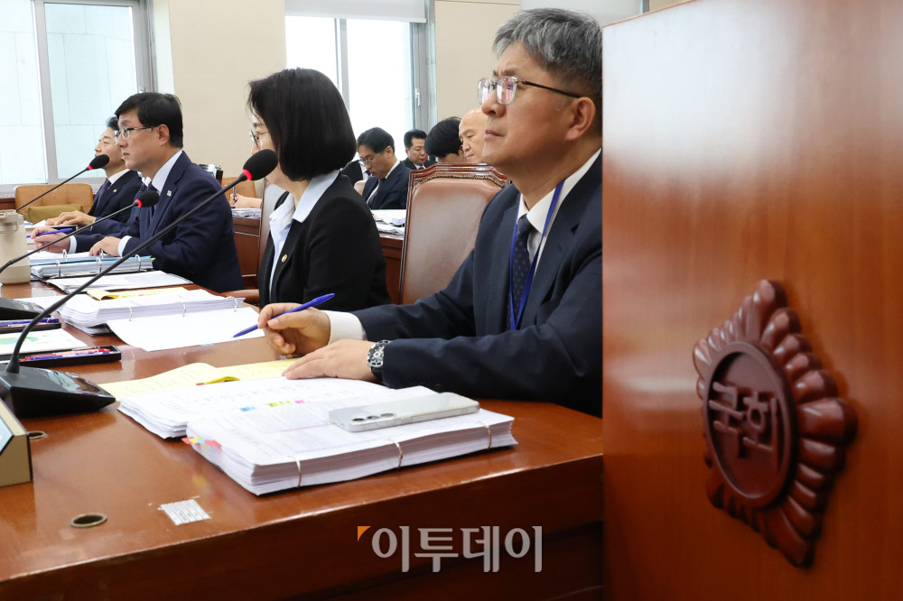 ▲김성환 기후에너지환경부 장관이 29일 서울 여의도 국회 기후에너지환경노동위원회에서 열린 종합감사에서 의원 질의에 답하고 있다. 고이란 기자 photoeran@