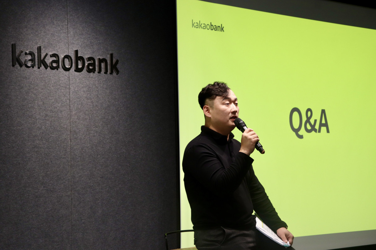 ▲이재욱 카카오뱅크 AI고객서비스개발팀장이 29일 ‘2025 카뱅 커넥트’에서 발표하고 있는 모습. (사진제공=카카오뱅크)