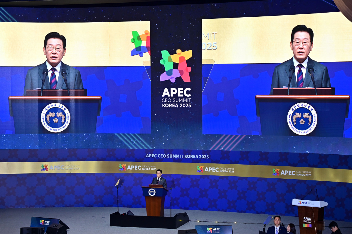 ▲이재명 대통령이 29일 경북 경주예술의전당에서 열린 'APEC CEO(최고경영자) 서밋' 개회식에서 특별연설을 하고 있다. (연합뉴스)