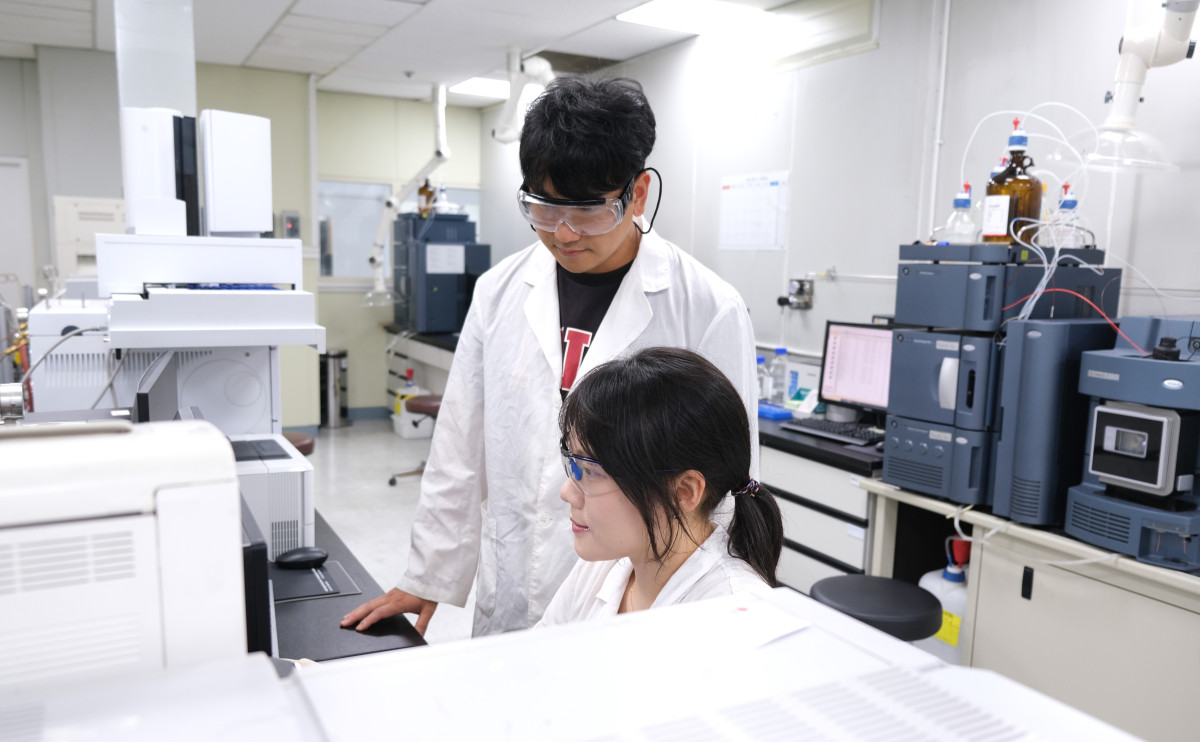 ▲애경케미칼 대전연구소에서 연구원들이 연구개발에 매진하고 있다. (사진제공=애경케미칼)