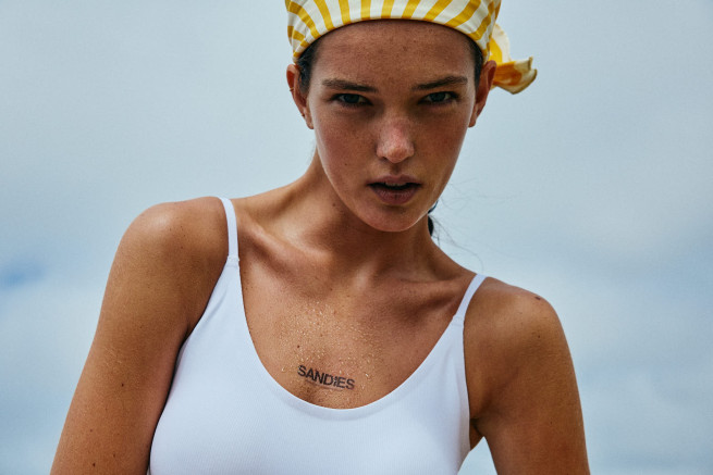 ▲샌디즈 레이어 슬리브리스 (사진제공 = 비비안)