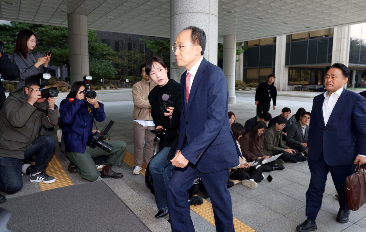 ▲'12·3 비상계엄' 당시 국민의힘 원내대표였던 추경호 의원이 30일 서울 서초구 서울고등검찰청에 마련된 내란특별검사팀 사무실에 피의자 신분으로 출석하고 있다. 추 의원은 계엄 해제 요구 결의안의 국회 표결을 의도적으로 방해했다는 의혹을 받고 있다. 신태현 기자 holjjak@
