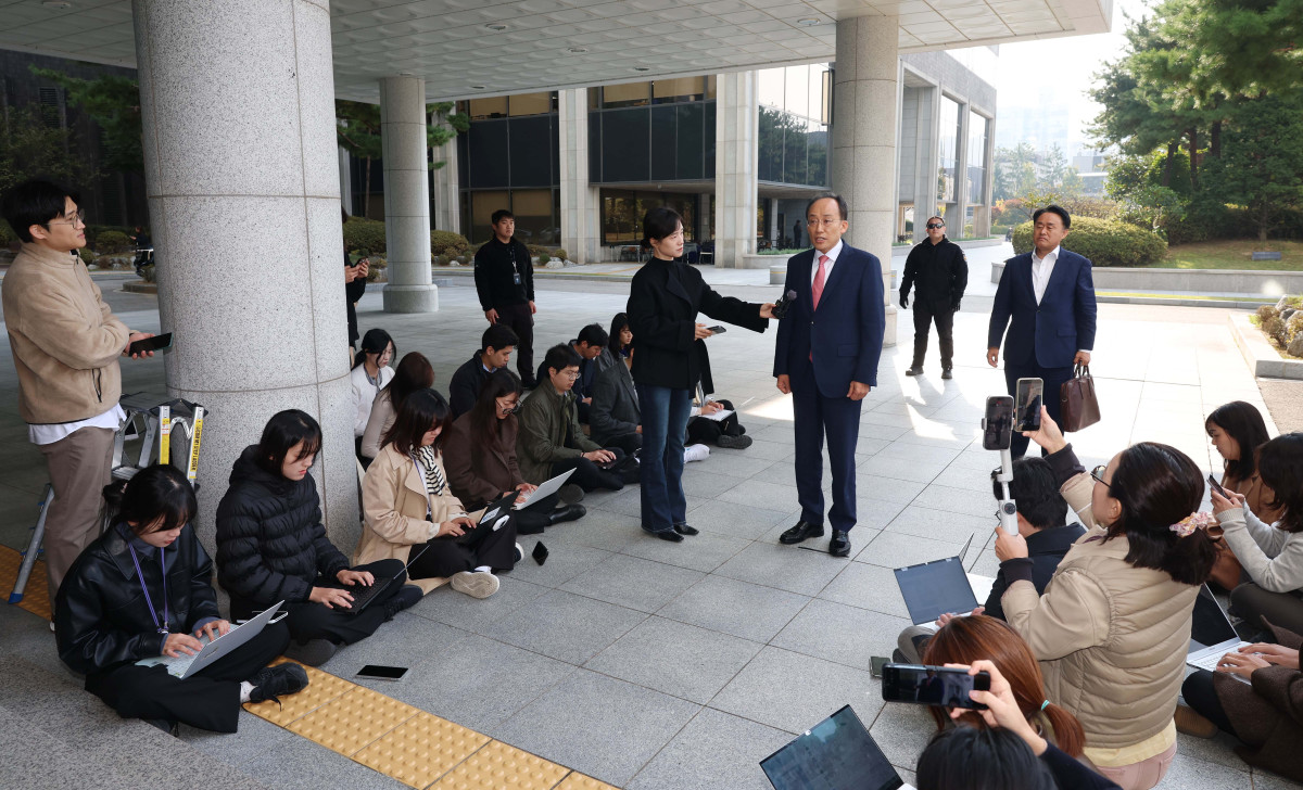 ▲'12·3 비상계엄' 당시 국민의힘 원내대표였던 추경호 의원이 30일 서울 서초구 서울고등검찰청에 마련된 내란특별검사팀 사무실에 피의자 신분으로 출석하고 있다. 추 의원은 계엄 해제 요구 결의안의 국회 표결을 의도적으로 방해했다는 의혹을 받고 있다. 신태현 기자 holjjak@