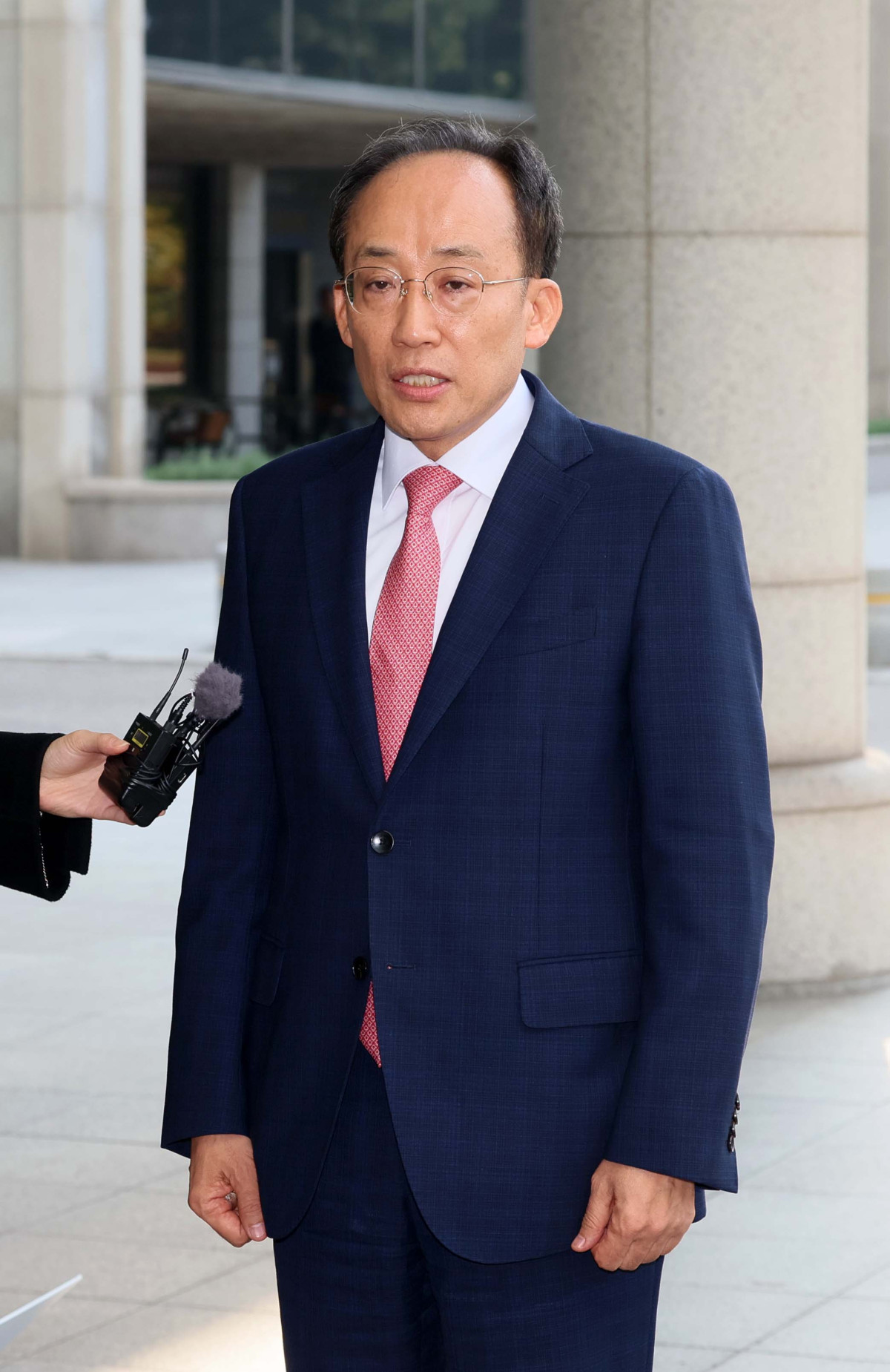 ▲'12·3 비상계엄' 당시 국민의힘 원내대표였던 추경호 의원이 30일 서울 서초구 서울고등검찰청에 마련된 내란특별검사팀 사무실에 피의자 신분으로 출석하고 있다. 추 의원은 계엄 해제 요구 결의안의 국회 표결을 의도적으로 방해했다는 의혹을 받고 있다. 신태현 기자 holjjak@