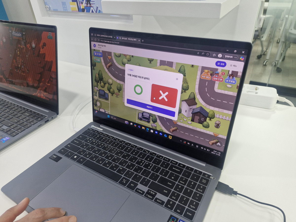 ▲충북 에듀테크 소프트랩(한국교원대)에 참여 중인 에듀테크 기업 ‘젭’의 '젭 퀴즈' 시연 모습.  ‘젭 퀴즈’는 객관식, 단답형, OX 등 다양한 유형의 교육용 템플릿과 AI 학습도구를 제공하는 에듀테크 서비스다. (손현경 기자)