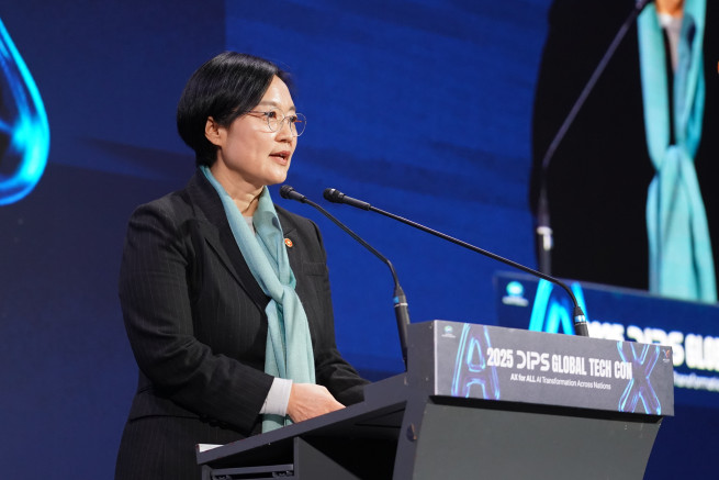 ▲한성숙 중소벤처기업부 장관이 28일 서울 광진구 워커힐호텔에서 열린 '글로벌 초격차 테크 컨퍼런스 개막식'에서 축사를 하고 있다. (사진제공=중소벤처기업부)