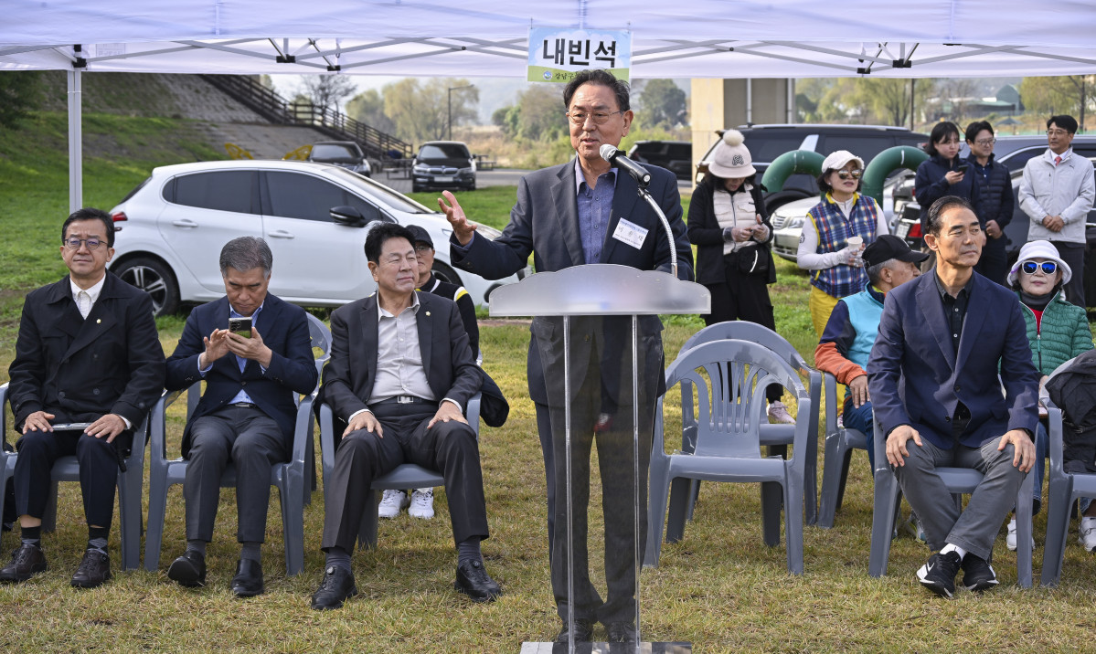 ▲이종재 이투데이그룹 부회장이 30일 서울 강남구 강남탄천파크골프장에서 열린 제5회 강남구청장배 파크골프대회에서 축사를 하고 있다. 이날 열린 강남구청장배 파크골프대회는 이투데이피엔씨와 강남구파크골프협회가 공동주관한 대회로 이투데이피엔씨가 시상금·시상품 공동 부담과 더불어 대회 운영용품 등 예산 및 물품을 협찬하고, 우승 트로피 제작을 지원했다. 조현호 기자 hyunho@