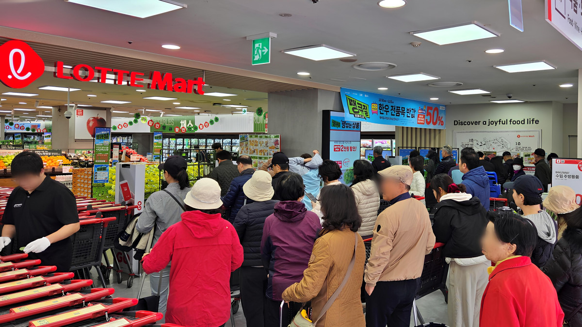 ▲30일 롯데마트 중계점 오픈런 전경 (사진제공=롯데마트)