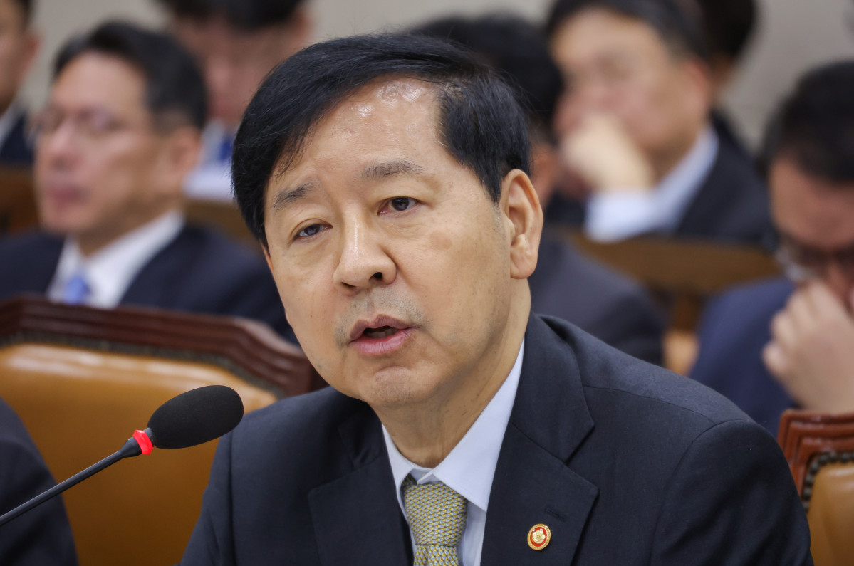 ▲<YONHAP PHOTO-3534> 종합 국정감사 출석한 구윤철 부총리    (서울=연합뉴스) 황광모 기자 = 구윤철 경제부총리 겸 기획재정부 장관이 30일 서울 여의도 국회 기획재정위원회에서 열린 2025년도 종합 국정감사에서 답변하고 있다. 2025.10.30    hkmpooh@yna.co.kr/2025-10-30 11:26:00/<저작권자 ⓒ 1980-2025 ㈜연합뉴스. 무단 전재 재배포 금지, AI 학습 및 활용 금지>