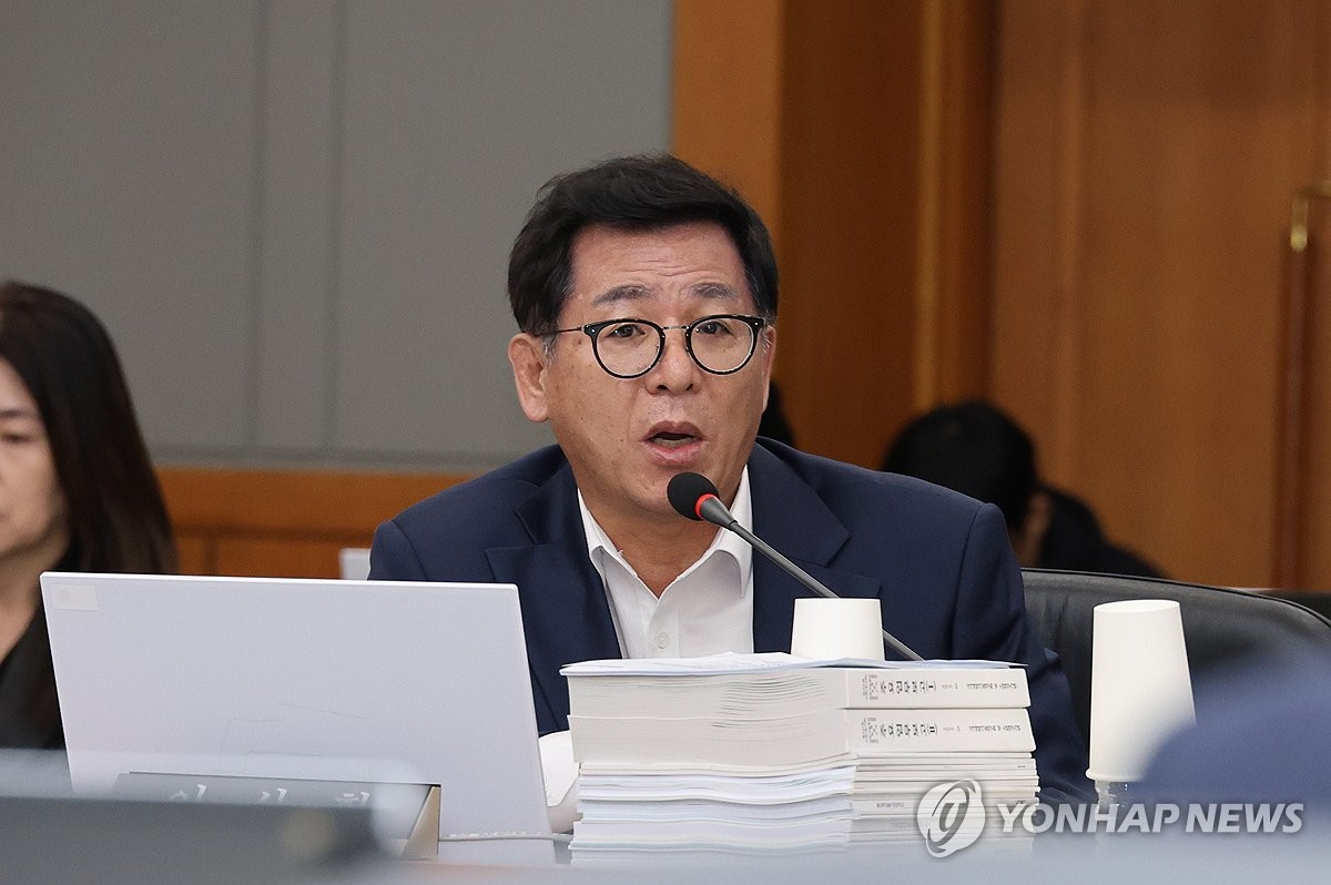 ▲24일 대전 한국전자통신연구원(ETRI)에서 열린 과학기술정보방송통신위원회 국정감사에서 국민의힘 이상휘 의원이 질의하고 있다. (사진제공=연합)