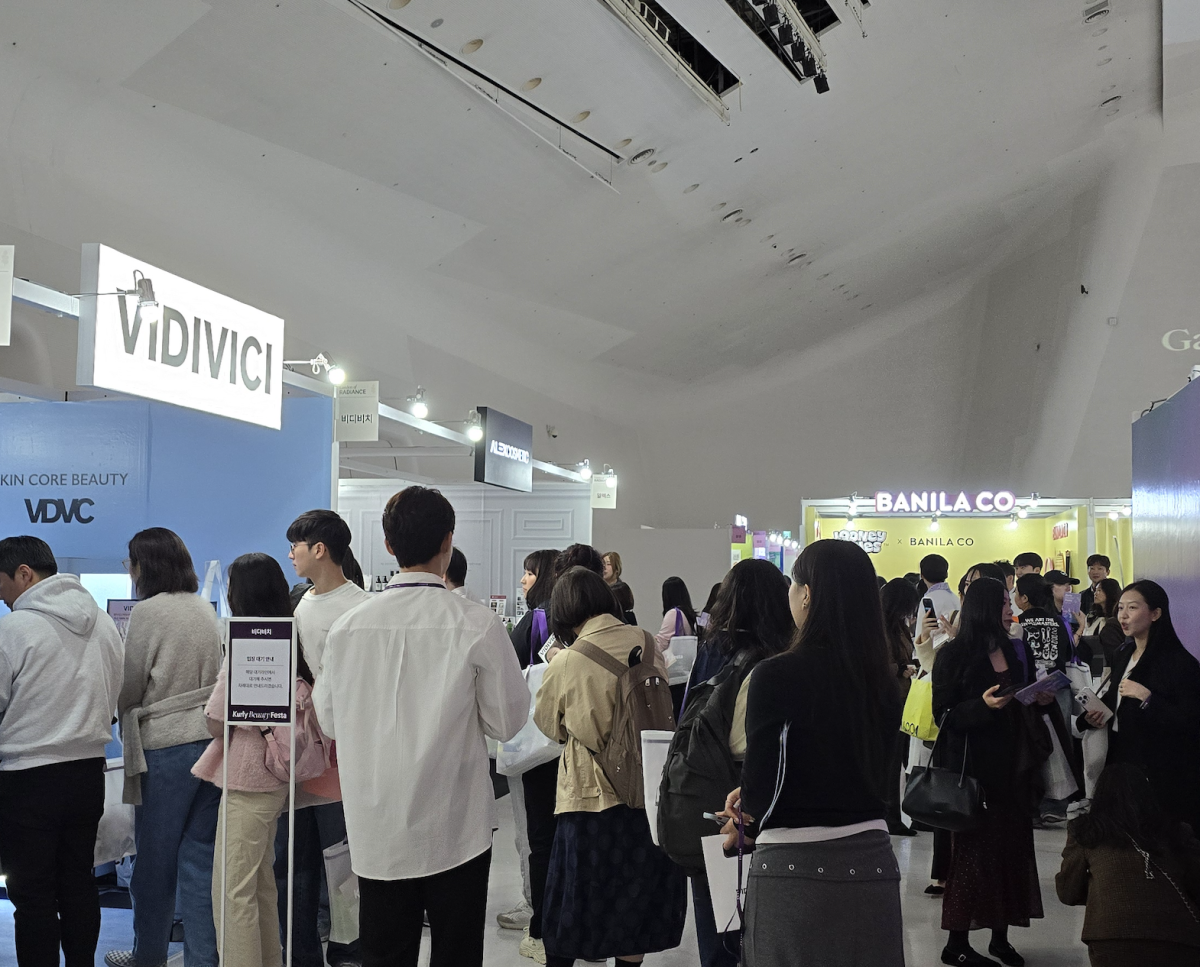 ▲30일부터 내달 2일까지 진행되는 컬리뷰티페스타 2025 관람객들이 비디비치 부스를 방문하기 위해 줄을 서 있다. (배근미 기자 athena3507@)
