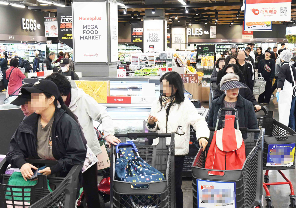 ▲30일 블랙홈플런 첫날 홈플러스 내부 전경 (사진제공=홈플러스)