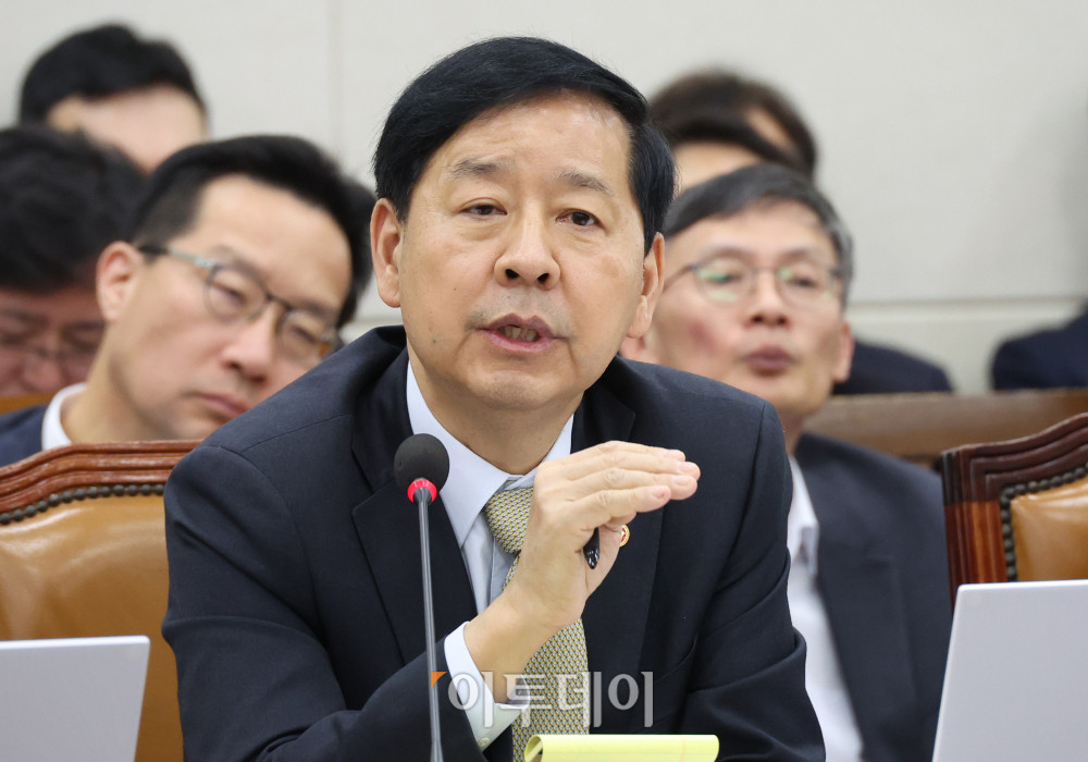 ▲구윤철 경제부총리 겸 기획재정부 장관이 30일 서울 여의도 국회 기획재정위원회에서 열린 종합감사에서 의원 질의에 답하고 있다. 고이란 기자 photoeran@