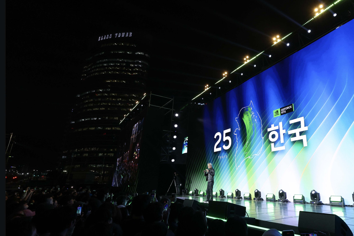 ▲젠슨 황 엔비디아 최고경영자(CEO)가 30일 서울 강남구 코엑스에서 열린 엔비디아 지포스 게이머 페스티벌에 참석해 연설하고 있다. 신태현 기자 holjjak@