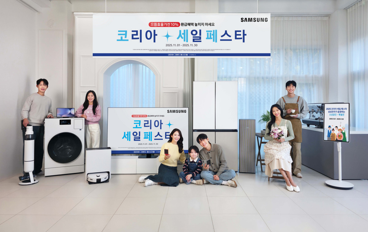 ▲삼성전자 모델이 소비자부터 소상공인까지 다양한 고객들을 위한 '삼성전자와 함께 하는 코리아세일페스타'를 소개하고 있다. (자료제공=삼성전자)