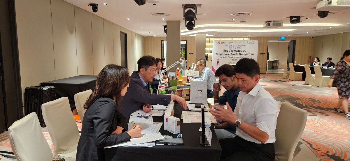 ▲광주시 동남아 시장개척단 수출상담 모습.
 (사진제공=광주시)