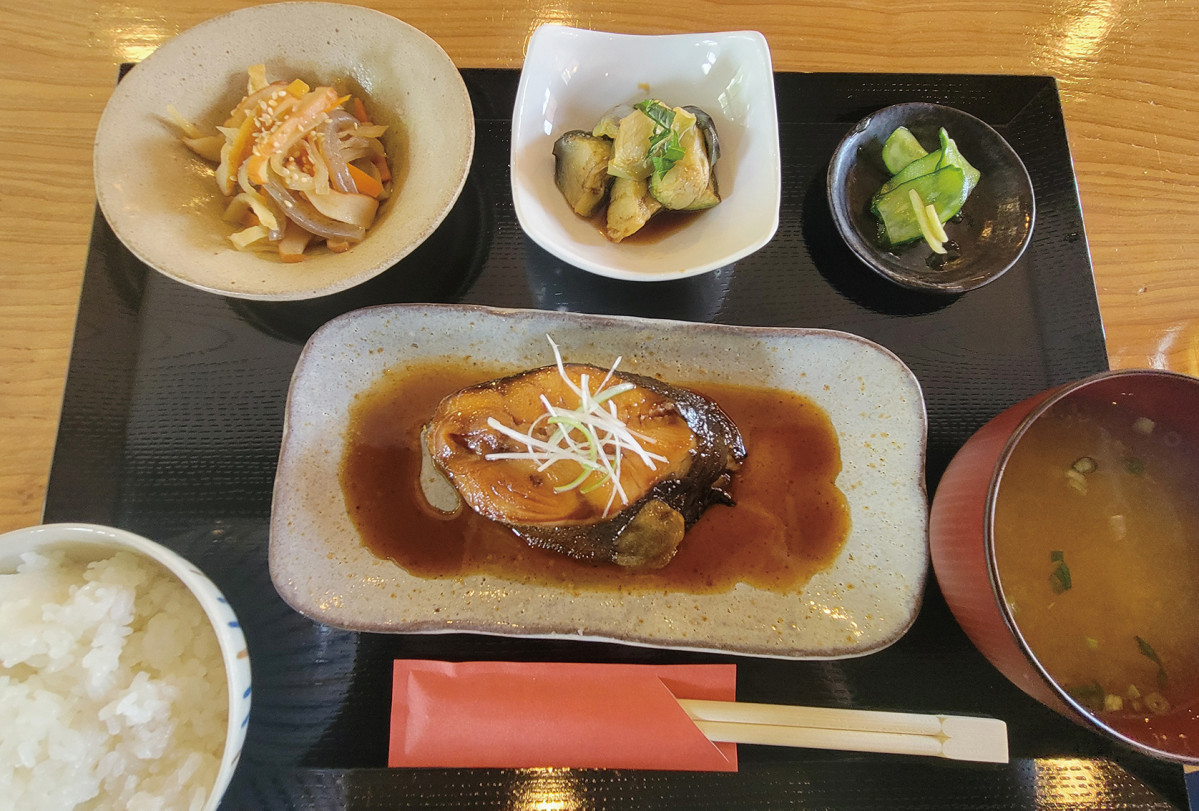 ▲점심으로 나온 은대구조림 정식.(신미화 교수)