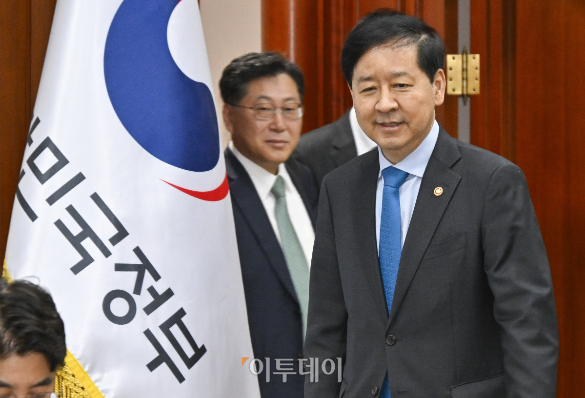 ▲구윤철 경제부총리 겸 기획재정부 장관이 31일 서울 종로구 정부서울청사에서 열린 제6차 공급망안정화위원회에 참석하고 있다. 조현호 기자 hyunho@