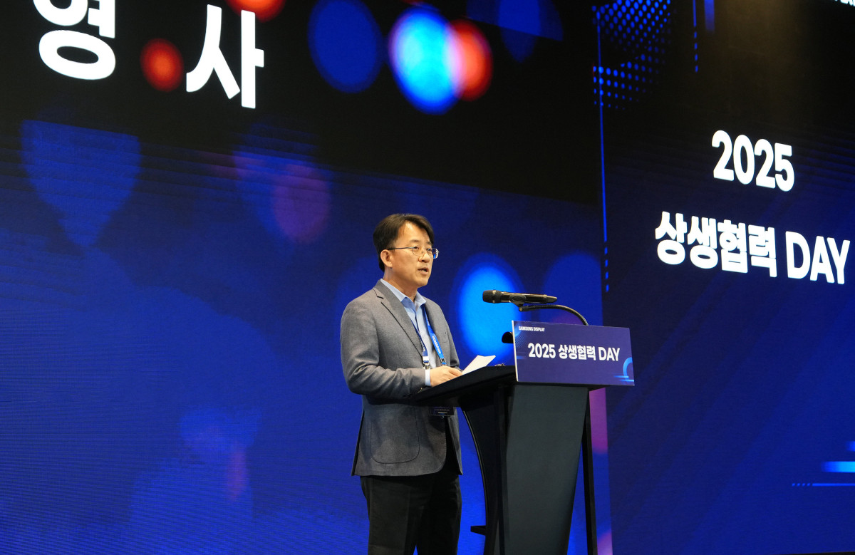 ▲4월 4일 열린 삼성디스플레이 '상생협력데이'에서 이청 대표이사가 참석한 협력사 경영진들에게 환영인사를 하고 있는 모습  (자료제공=삼성디스플레이)