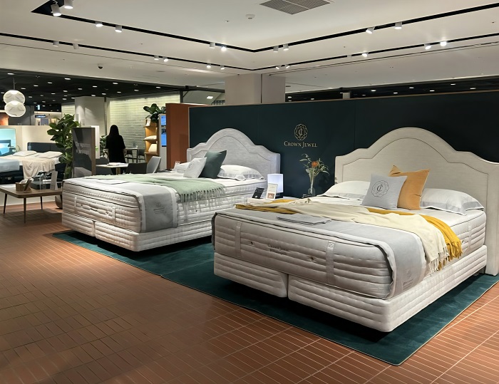 ▲하이엔드 럭셔리 라인업 '크라운쥬얼' 출시 기념 롯데백화점 잠실점 팝업스토어 (씰리침대 제공)