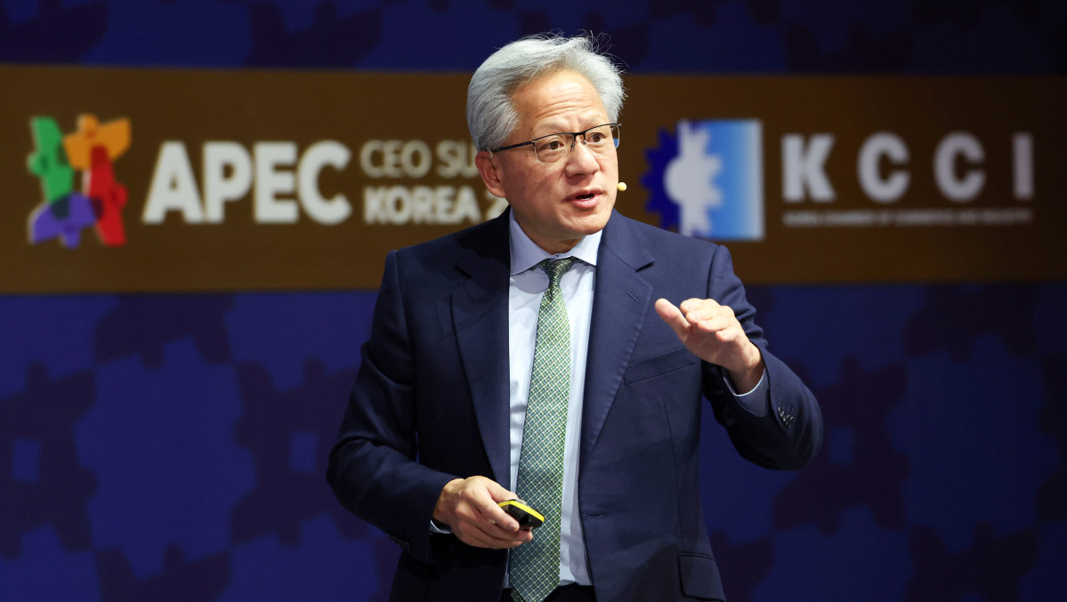 ▲젠슨 황 엔비디아 최고경영자(CEO)가 31일 경북 경주 예술의전당에서 열린 아시아태평양경제협력체(APEC) 최고경영자(CEO) 서밋에서 특별세션 기조연설을 하고 있다.  (연합뉴스)