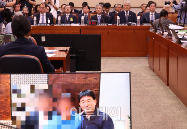 ▲조희대 대법원장이 13일 서울 여의도 국회 법제사법위원회에서 열린 국정감사에서 지귀연 판사 술접대 의혹과 관련해 의원 질의를 듣고 있다. 고이란 기자 photoeran@