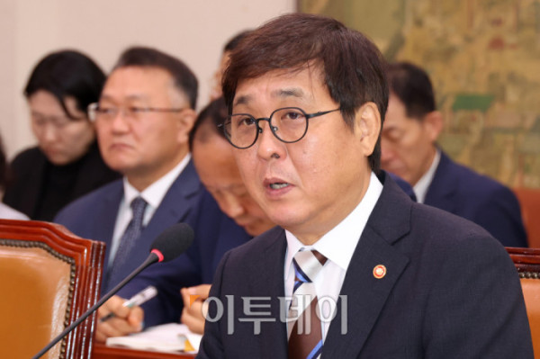 ▲최휘영 문화체육관광부 장관이 14일 서울 여의도 국회에서 열린 문화체육관광위원회 국정감사에서 의원 질의에 답하고 있다. 고이란 기자 photoeran@ (이투데이DB)