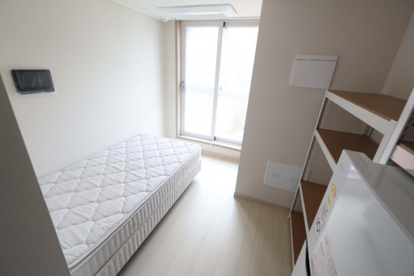 ▲14일 서울 중구 해든센터 ‘공공임대주택 해든집’ 주거공간이 입주민을 기다리고 있다. ‘해든집’은 ‘해가 드는 집, 희망이 스며드는 집’이라는 뜻으로 ‘남대문 쪽방촌(양동구역 제11·12지구)’ 주민들을 위해 새롭게 지어진 보금자리다. 해든집은 지난달 초부터 입주를 시작해 현재까지 142세대가 둥지를 틀었다. 신태현 기자 holjjak@