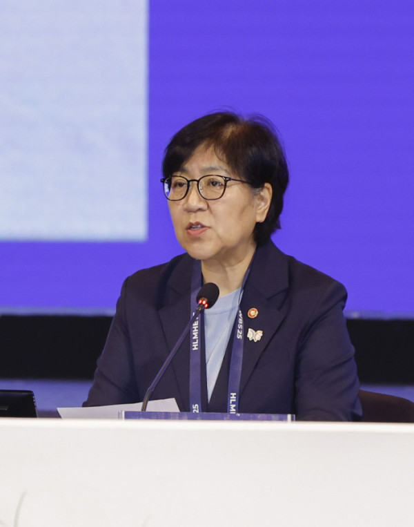 ▲정은경 보건복지부 장관이 16일 서울 중구 신라호텔에서 열린 2025 APEC 보건과경제 고위급회의(HLMHE)에서 개회사를 하고 있다. 조현호 기자 hyunho@(이투데이DB)