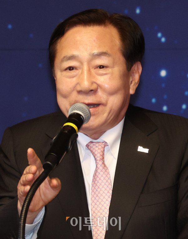 ▲김기문 중소기업중앙회장이 15일 서울 여의도 국회 사랑재에서 열린 사회적 대화 공동선언식에서 인사말을 하고 있다. 고이란 기자 photoeran@