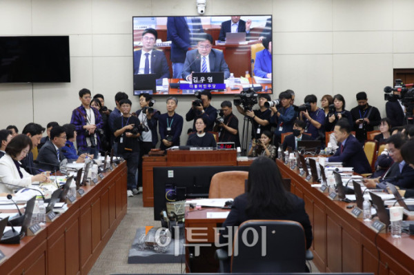 ▲김우영 더불어민주당 의원이 16일 서울 여의도 국회에서 열린 과학기술정보방송통신위원회 국정감사에서 발언하고 있다. 고이란 기자 photoeran@