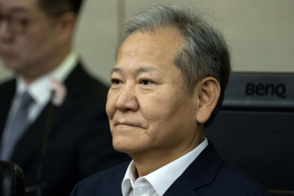 ▲이상민 전 행정안전부 장관이 17일 서울 서초구 서울중앙지법에서 열린 내란 중요임무 종사 등 혐의 첫 공판기일에 출석해 피고인석에 앉아 있다. 사진공동취재단