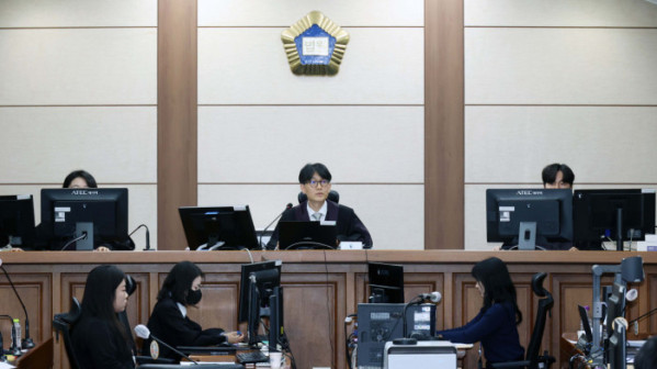 ▲류경진 부장판사가 17일 서울 서초구 서울중앙지법에서 열린 이상민 전 행안부 장관 언론사 단전·단수, 위증, 내란중요임무종사 등 사건 첫 재판을 심리하고 있다. 사진공동취재단