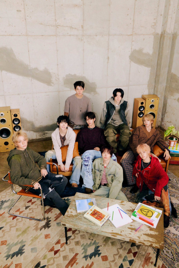 ▲아홉 단체 콘셉트 포토(사진제공=F&F엔터테인먼트)