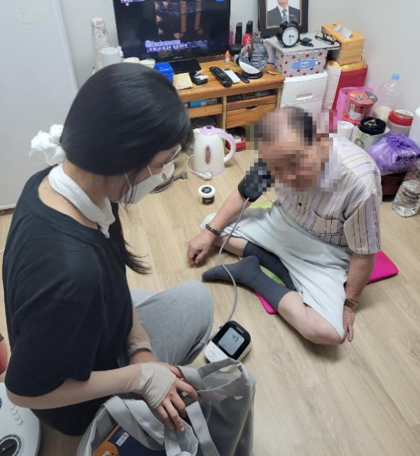 ▲영등포쪽방상담소 주민_방문 건강상담(서울시)