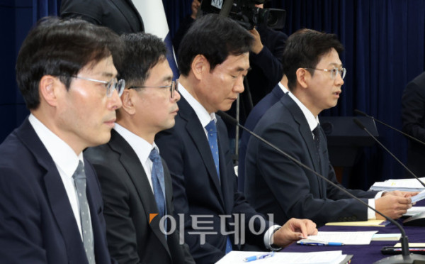 ▲배경훈 부총리 겸 과학기술정보통신부 장관이 22일 서울 종로구 정부서울청사에서 범부처 정보보호 종합대책 관련 브리핑을 하고 있다. 고이란 기자 photoeran@