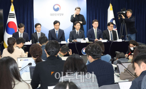 ▲배경훈 부총리 겸 과학기술정보통신부 장관이 22일 서울 종로구 정부서울청사에서 범부처 정보보호 종합대책 관련 브리핑을 하고 있다. 고이란 기자 photoeran@