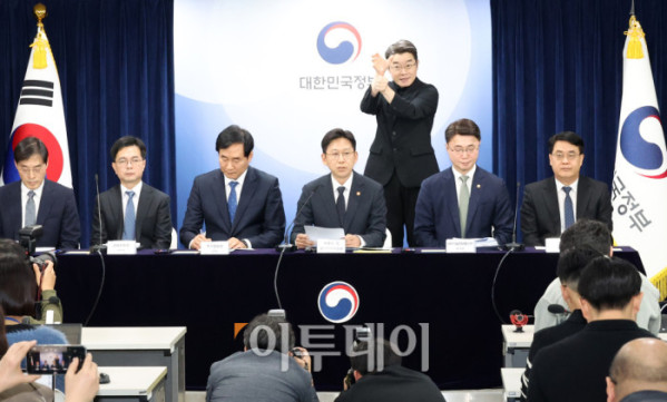 ▲배경훈 부총리 겸 과학기술정보통신부 장관이 22일 서울 종로구 정부서울청사에서 범부처 정보보호 종합대책 관련 브리핑을 하고 있다. 고이란 기자 photoeran@