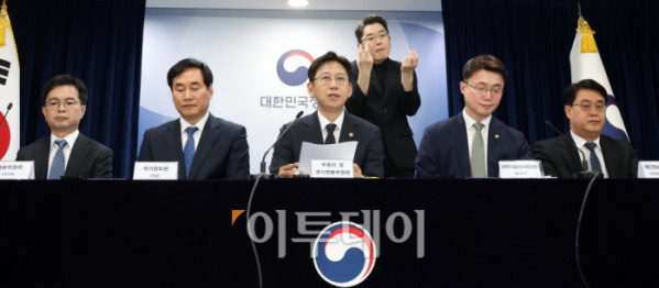 ▲배경훈 부총리 겸 과학기술정보통신부 장관이 22일 서울 종로구 정부서울청사에서 범부처 정보보호 종합대책 관련 브리핑을 하고 있다. 고이란 기자 photoeran@