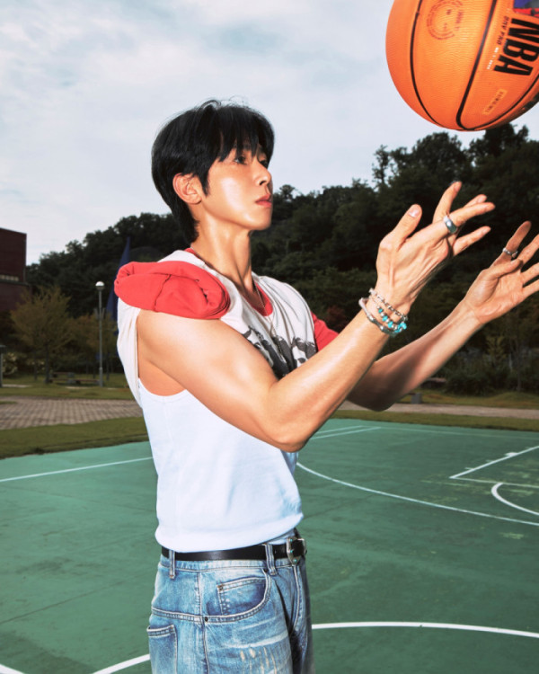 ▲유노윤호 정규 1집(사진제공=SM엔터테인먼트)