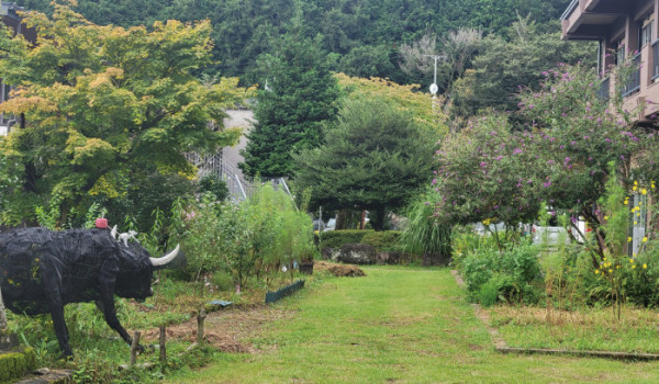 ▲숲으로 둘러싸인 나스 마치즈쿠리 광장.(신미화 교수)