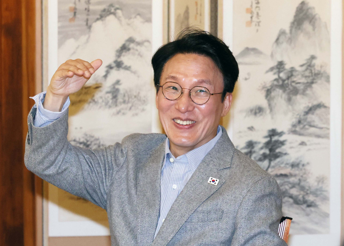 ▲김민석 국무총리가 2일 서울 종로구 총리공관에서 열린 제2회 ‘3+α(알파)’회의에서 발언하고 있다. 신태현 기자 holjjak@