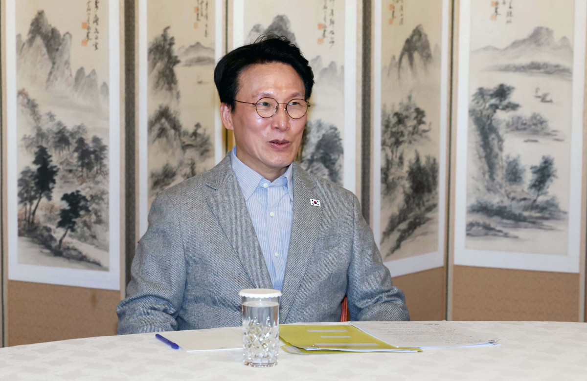 ▲김민석 국무총리가 2일 서울 종로구 총리공관에서 열린 제2회 ‘3+α(알파)’회의에서 발언하고 있다. 신태현 기자 holjjak@