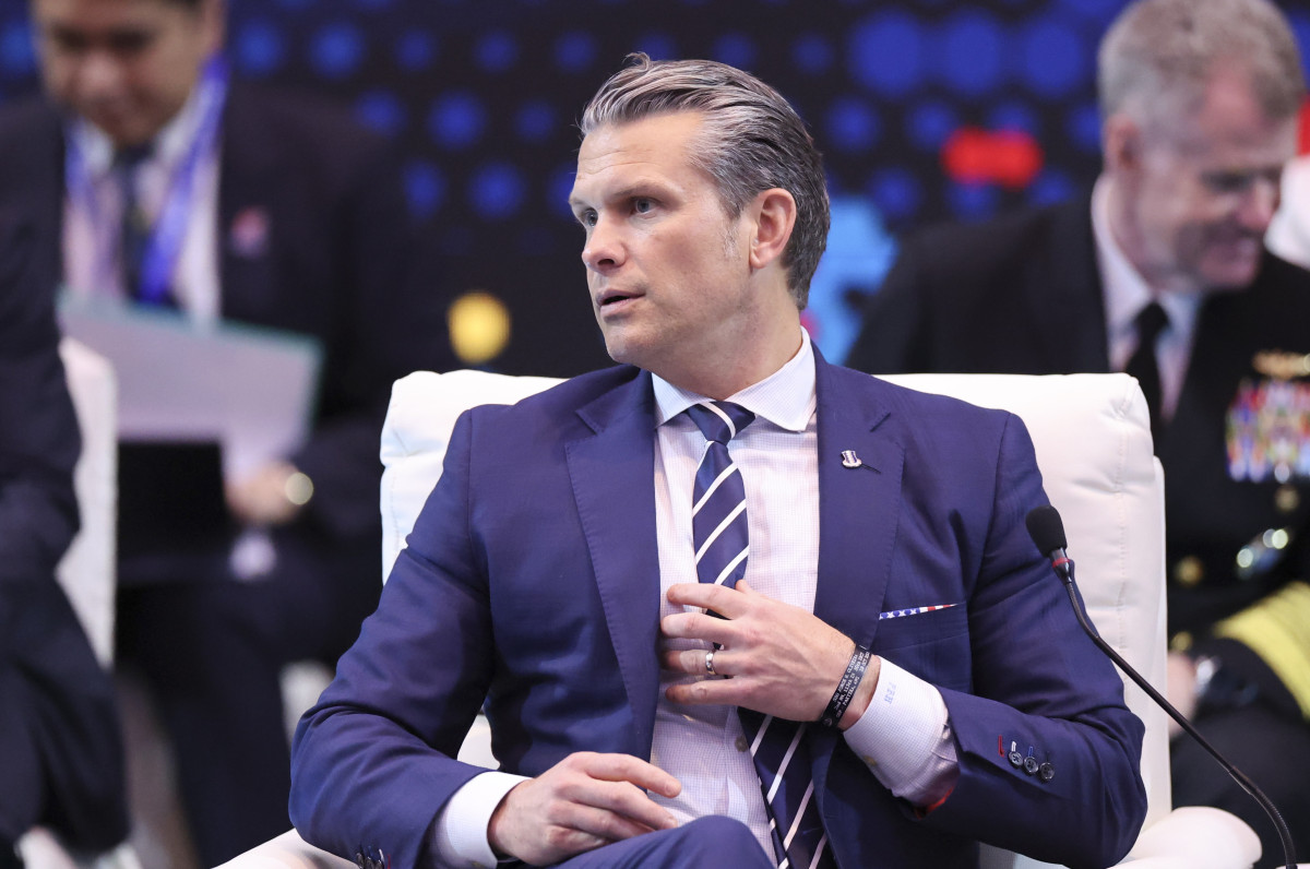 ▲1일(현지시간) 말레이시아 쿠알라품푸르에서 열린 동남아시아국가연합(ASEAN·아세안) 확대 국방장관회의(ADMM-Plus)에 참석한 피트 헤그세스 미국 국방부 장관의 모습. (쿠알라룸푸르/EPA연합뉴스)