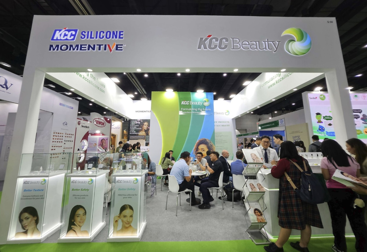 ▲인코스메틱 아시아 2024에 참석한 KCC실리콘 부스. (사진제공=KCC실리콘)