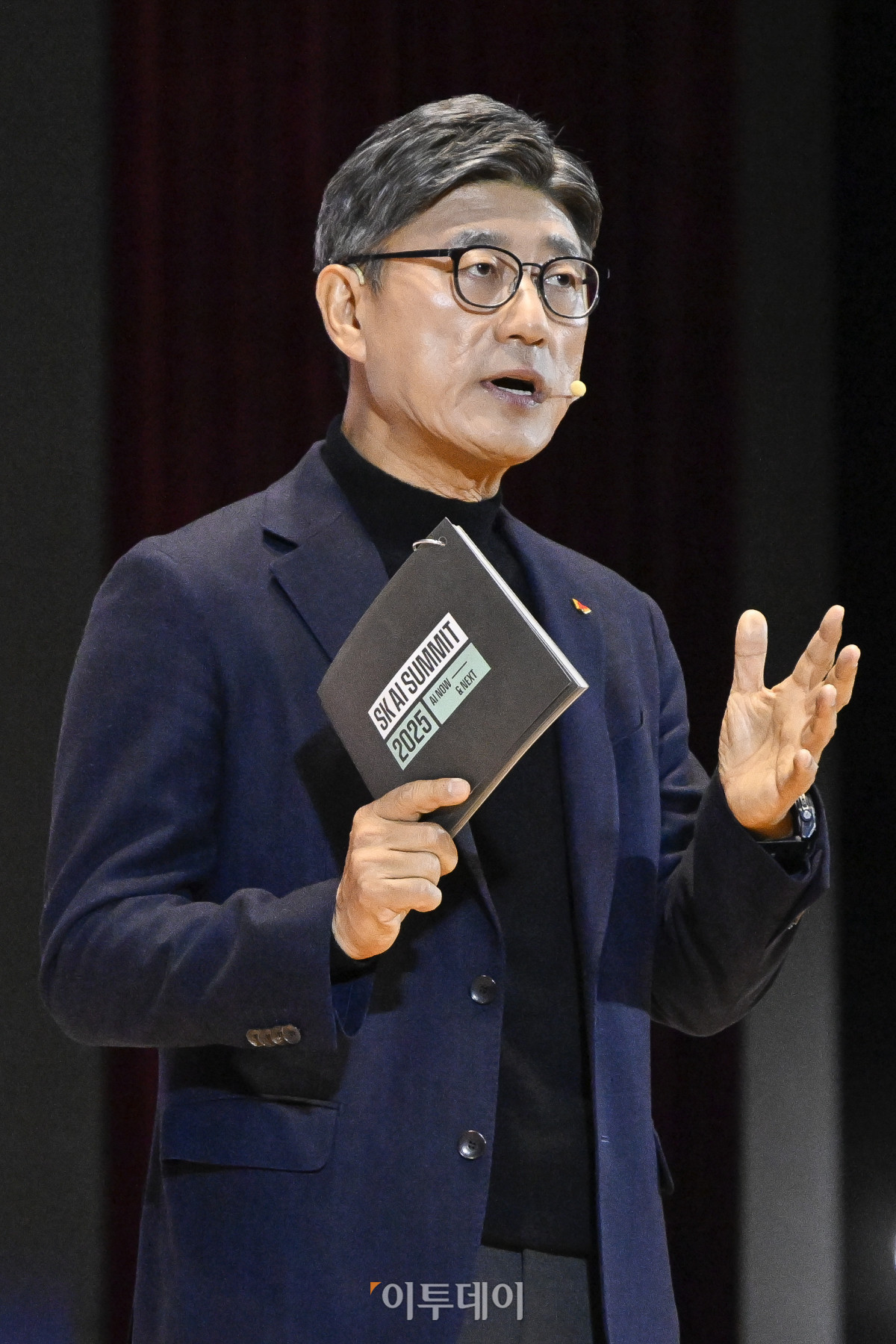 ▲정재헌 SK텔레콤 신임 최고경영자(CEO)가 3일 서울 강남구 코엑스에서 열린 SK AI SUMMIT 2025 키노트 세션에서 AI 인프라 전략의 NEXT를 주제로 발표를 하고 있다. 조현호 기자 hyunho@