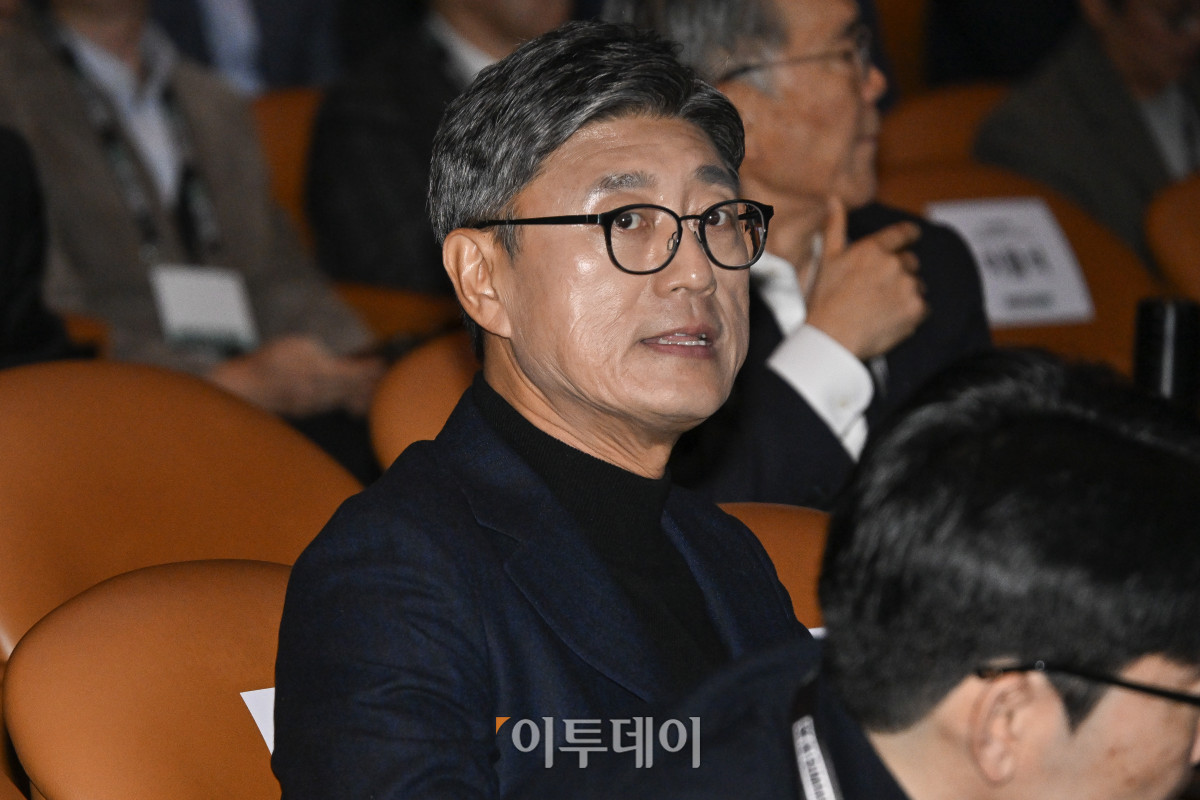 ▲정재헌 SK텔레콤 신임 최고경영자(CEO)가 3일 서울 강남구 코엑스에서 열린 SK AI SUMMIT 2025에 참석하고 있다. 조현호 기자 hyunho@